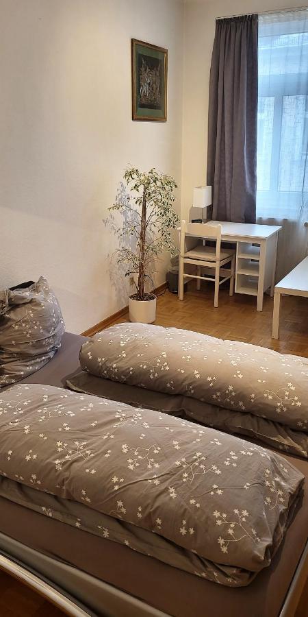 Von Privat, Grosses Zimmer Sehr Zentral In Bad Homburg Stadtmitte Bad Homburg vor der Höhe Exterior foto
